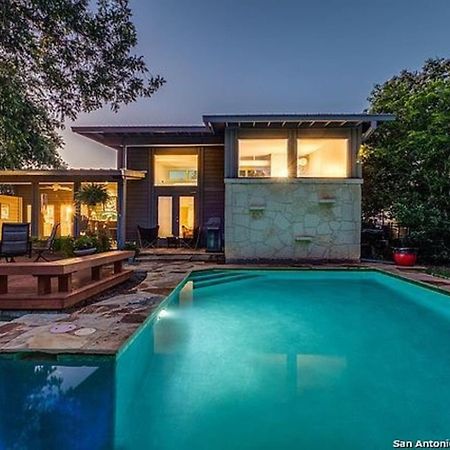 Serene Pool & Firepit In Stunning Home By Airport Сан-Антонио Экстерьер фото
